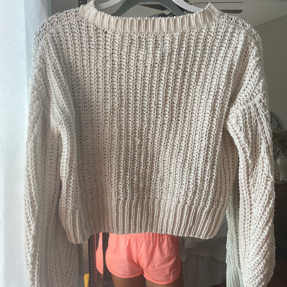 Cropped Sweater - Picture 2 of 4